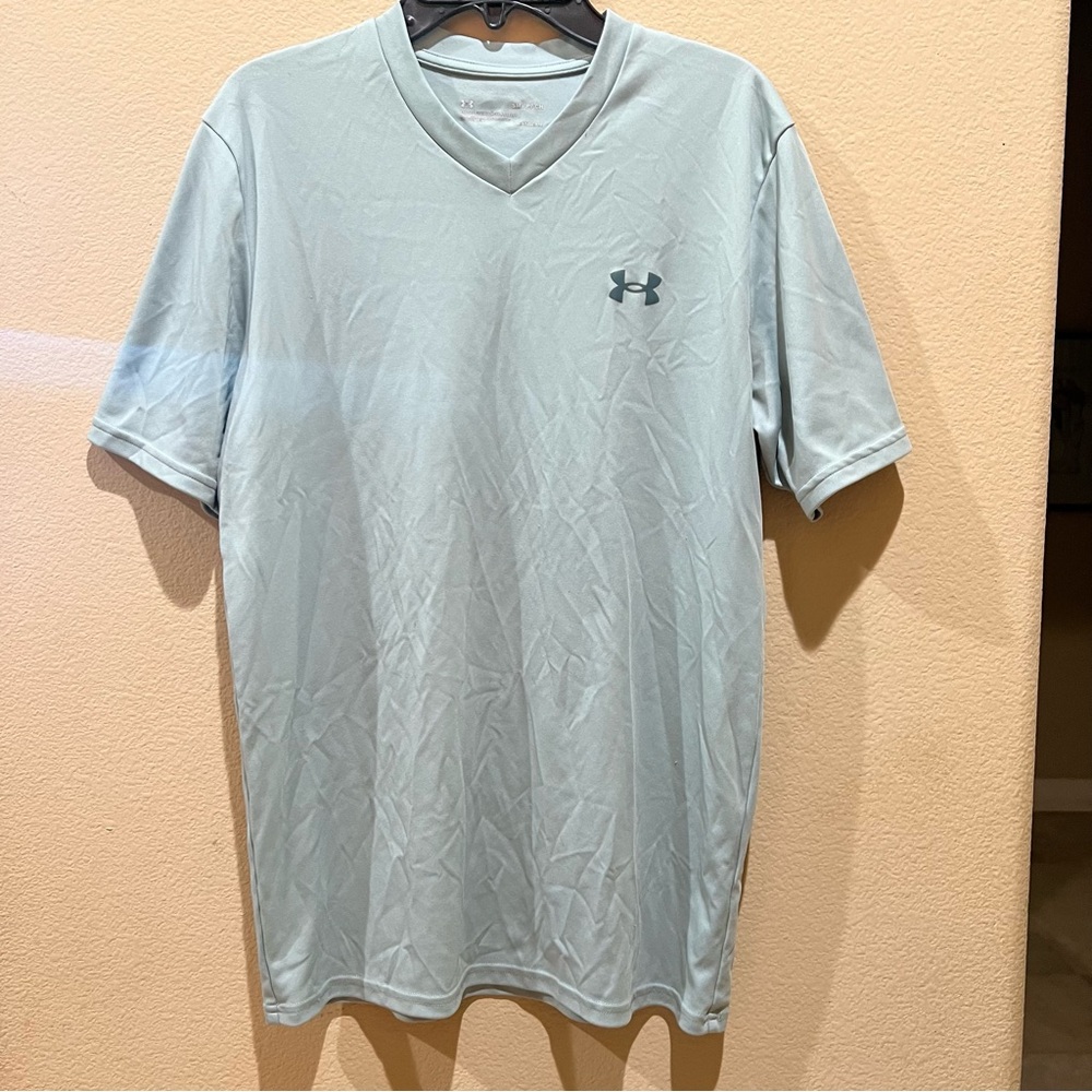 Under Armour Men’s VNeck Shirt